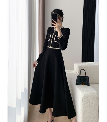 Lang nederdel i Hepburn-stil i high-end talje