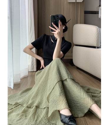 Top a maniche corte alla moda e versatile