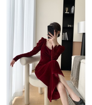 Váy đính hôn cổ điển 