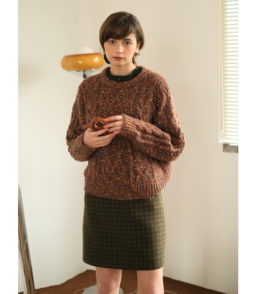 سترة فضفاضة ملتوية من خيوط الغزل الملونة