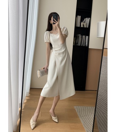 Vestido midi com gola quadrada e manga bufante 