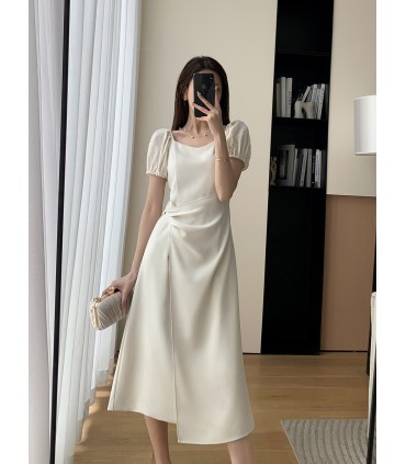 Vestido midi con cuello cuadrado y mangas abullonadas 