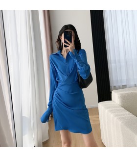 Camisa cintura falda azul de viaje 