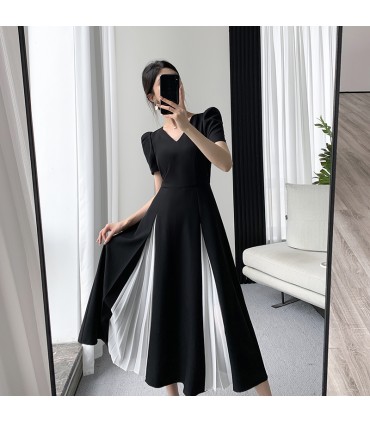 赫本风V领小黑裙