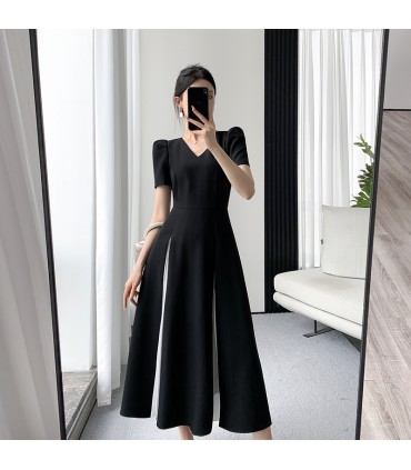 赫本风V领小黑裙