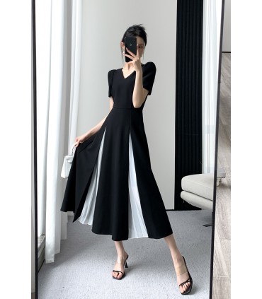 赫本风V领小黑裙