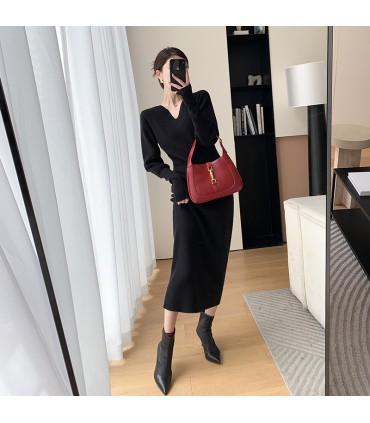 With coat and bottoming skirt 