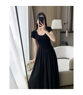 Bel Hepburn tarzı dökümlü kare yaka uzun etek 