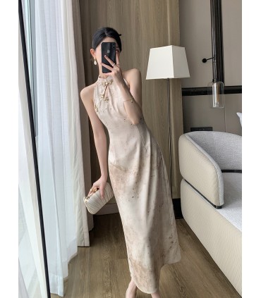 Vestido longo sem mangas requintado que favorece o corpo