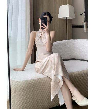 Vestido longo sem mangas requintado que favorece o corpo