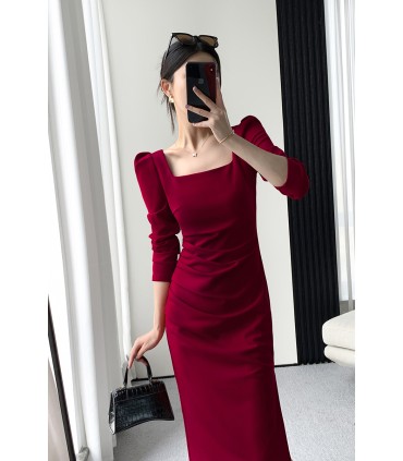 Đầm dự tiệc đính hôn cổ vuông 