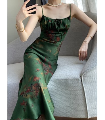 高级感御姐缎面碎花裙子