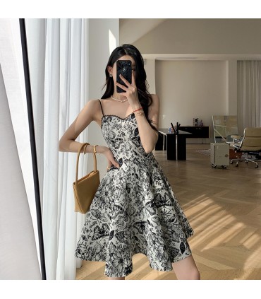 تنورة قصيرة بخصر استراحة الشاي 