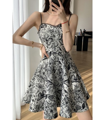 Kurzer Blumenrock mit Tea Break-Taille 