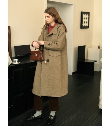 Cappotto trapuntato scozzese e bottoni in corno 