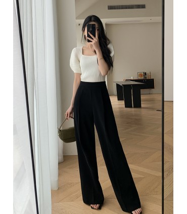 Age-reducing versatile knitted short-sleeved top