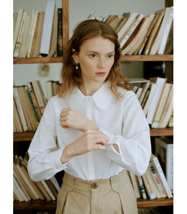 Baju Lengan Panjang Dipasang Jalur Gelap