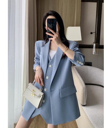 Pak in godinnenstijl met rok 