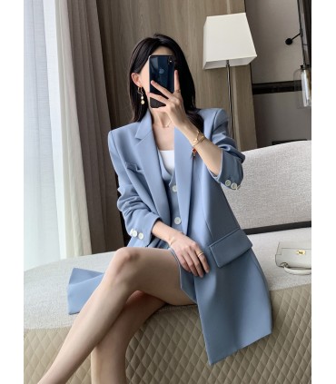 Pak in godinnenstijl met rok 