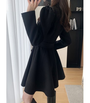 Jaket wol pendek gaya Hepburn 