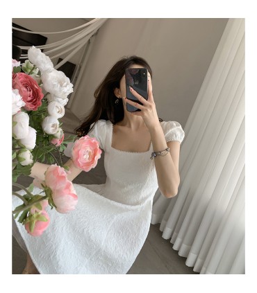 Col carré pause café courte jacquard petite robe blanche 