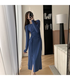 Beli ve yanları yırtmaçlı midi boy etek 