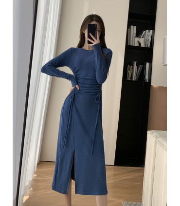 Skirt labuh pertengahan dengan belahan pinggang dan tepi 