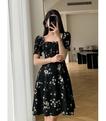 Skirt Pendek Leher Persegi Pinggang Bunga Hitam