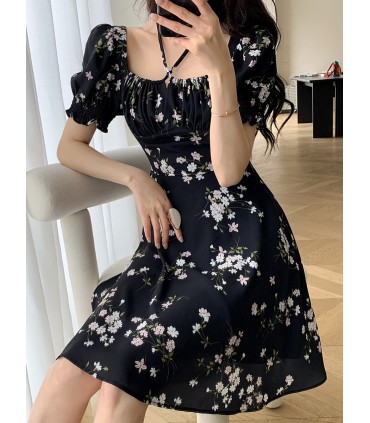 Skirt Pendek Leher Persegi Pinggang Bunga Hitam