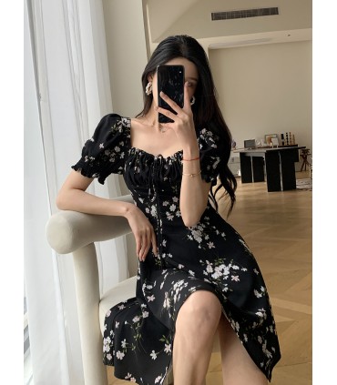 Skirt Pendek Leher Persegi Pinggang Bunga Hitam