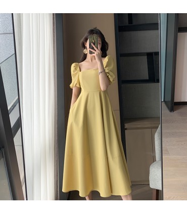 Юбка-трапеция с квадратным вырезом на талии и пышными рукавами 