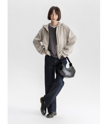 Kurtka z kapturem w kolorze jasnego khaki, zapinana na zamek