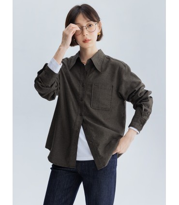 Camisa de algodón cepillado por ambos lados con cuello de pico 