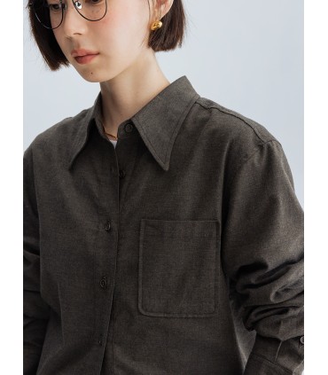 Camisa de algodón cepillado por ambos lados con cuello de pico 