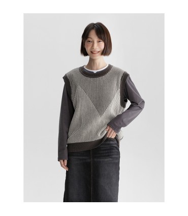 Gilet tricoté à rayures mélangées