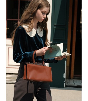 Chemise à col poupée en velours bleu 