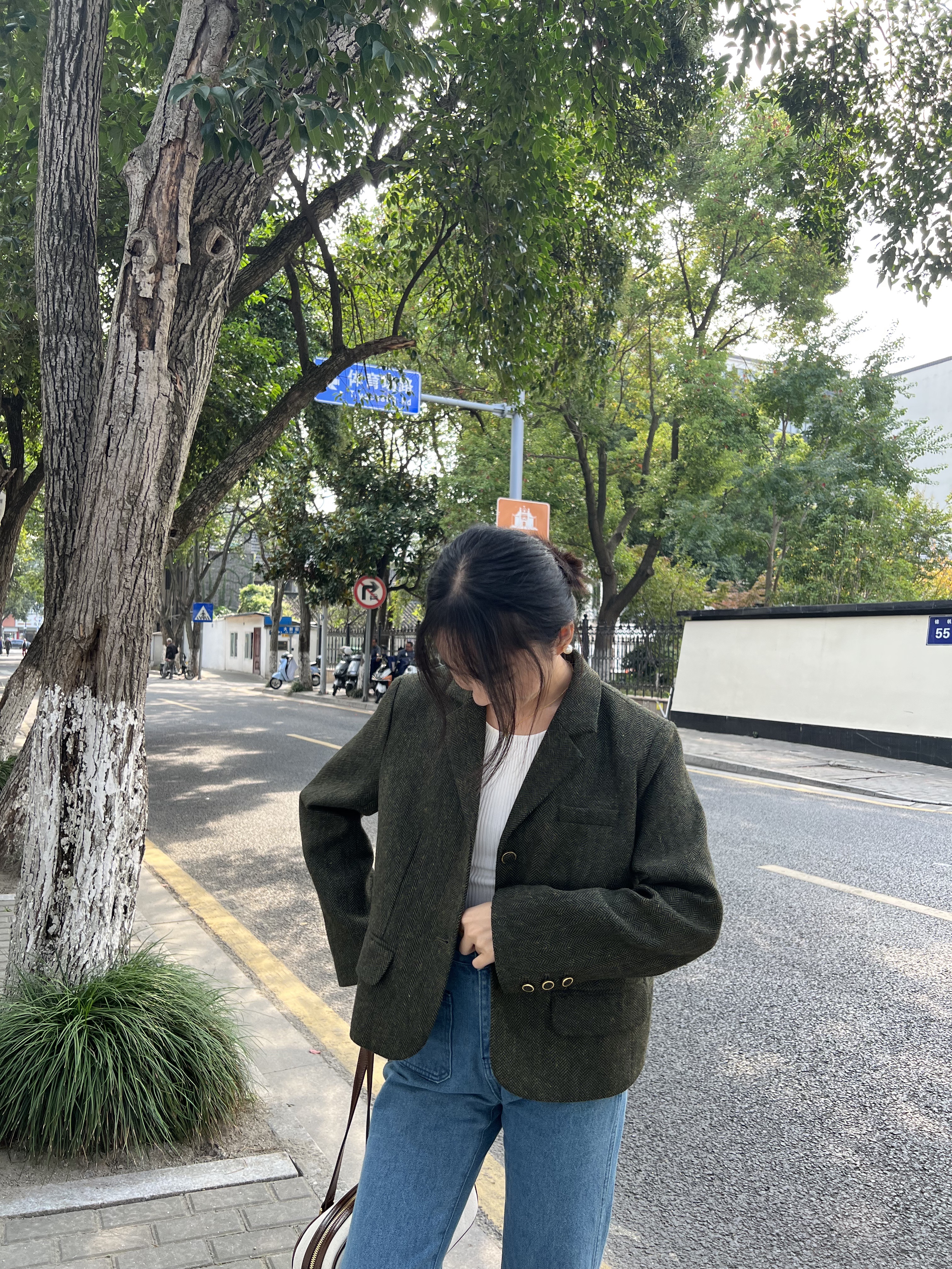 Click to zoom out